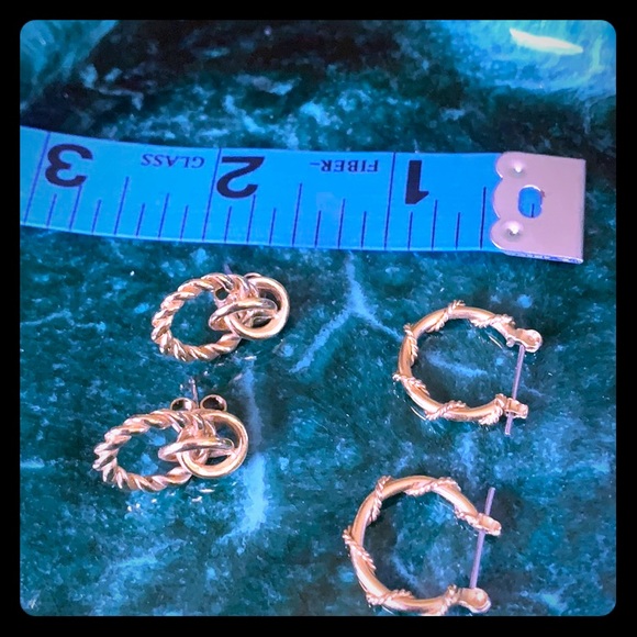 Set of two hoop earrings